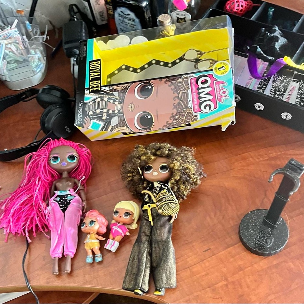 L.O.L. Surprise! O.M.G. Fashion Doll Set with Pink and Brown